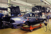 Mercedes-Benz 500 E – легендата, създадена с помощта на Porsche
