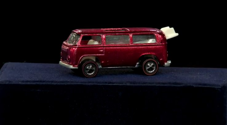 Тази класическа количка Volkswagen Microbus струва цяло състояние