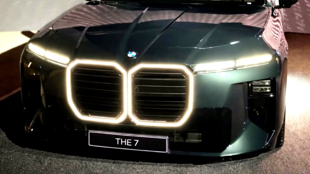 Изтекоха първи снимки от фейслифта на  BMW The 7