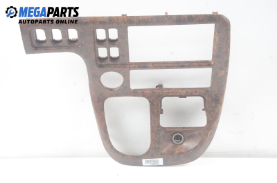 Централна конзола за Kia Carnival I Minivan (06.1998 - 10.2001)