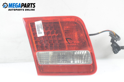 Вътрешен стоп за Audi A8 Sedan II (10.2002 - 07.2010), седан, позиция: лява