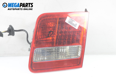 Вътрешен стоп за Audi A8 Sedan II (10.2002 - 07.2010), седан, позиция: дясна