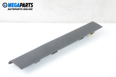 Интериорна пластмаса за Ford Mondeo IV Sedan (03.2007 - 01.2015), 4+1 вр., седан, позиция: задна