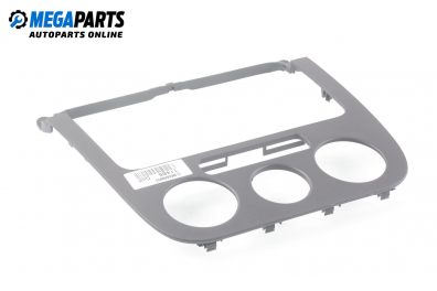 Централна конзола за Volkswagen Golf V Hatchback (10.2003 - 02.2009)