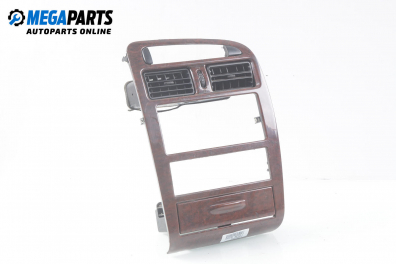 Централна конзола за Toyota Avensis Station Wagon I (09.1997 - 02.2003)