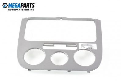 Централна конзола за Volkswagen Golf V Hatchback (10.2003 - 02.2009)