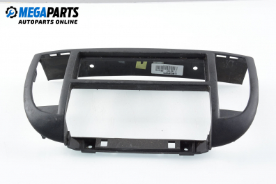 Централна конзола за Nissan Micra III Hatchback (01.2003 - 06.2010)