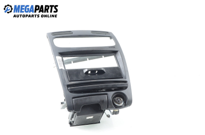 Централна конзола за Mitsubishi Carisma Hatchback (07.1995 - 06.2006)