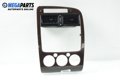 Централна конзола за Toyota Avensis Station Wagon I (09.1997 - 02.2003)