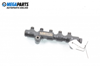 Горивна рейка за Ford Focus II Hatchback (07.2004 - 09.2012) 1.6 TDCi, 109 к.с., № 9654592680