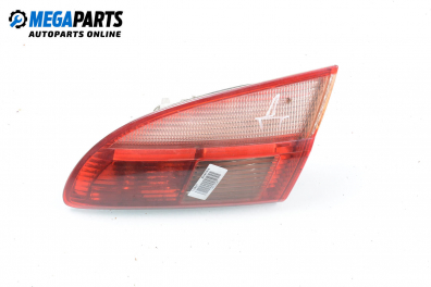 Вътрешен стоп за Toyota Avensis Station Wagon I (09.1997 - 02.2003), комби, позиция: дясна