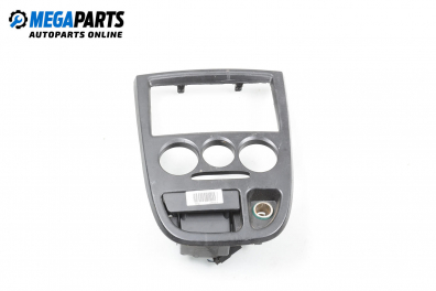 Централна конзола за Kia Rio Estate I (07.2000 - 04.2006)