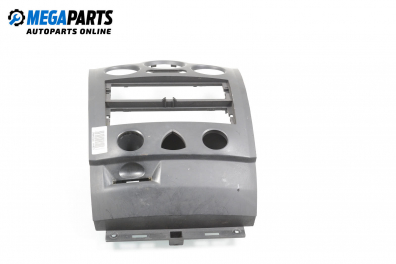 Централна конзола за Renault Megane II Hatchback (07.2001 - 10.2012)