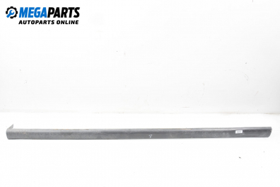 Външна лайсна врата за Volvo V40 Estate (07.1995 - 06.2004), комби, позиция: дясна