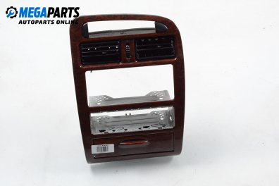 Централна конзола за Toyota Avensis Sedan I (09.1997 - 02.2003)