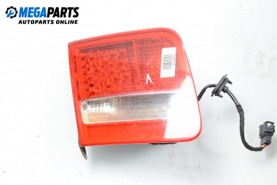 Вътрешен стоп за Audi A8 Sedan II (10.2002 - 07.2010), седан, позиция: лява