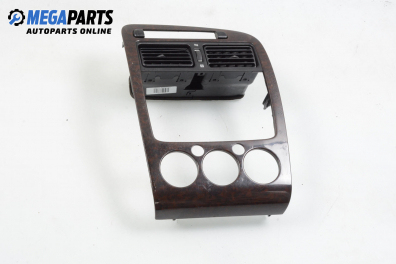 Централна конзола за Toyota Avensis Station Wagon I (09.1997 - 02.2003)