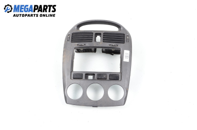 Централна конзола за Kia Cerato Sedan I (04.2004 - 12.2009)