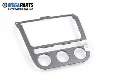 Централна конзола за Volkswagen Golf V Hatchback (10.2003 - 02.2009)