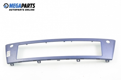 Стойка преден номер за Audi A8 Sedan II (10.2002 - 07.2010)