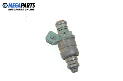 Дюза бензин за Volkswagen Golf IV Hatchback (08.1997 - 06.2005) 1.6, 100 к.с., № 037906031AA