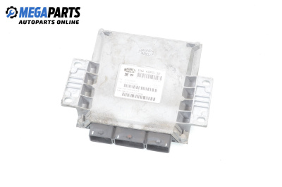 Компютър двигател за Citroen C5 I Hatchback (03.2001 - 03.2005) 2.0 16V (DCRFNC, DCRFNF), 136 к.с., № 9642606280
