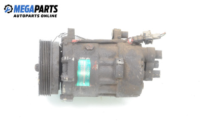 Компресор климатик за Volkswagen Passat II Variant B3, B4 (02.1988 - 06.1997) 1.8, 90 к.с., № Sanden SD7V16