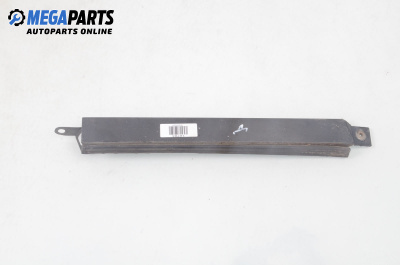 Лайсна под фар за Mercedes-Benz 124 Sedan (12.1984 - 06.1993), седан, позиция: дясна