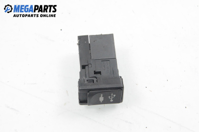 USB куплунг за Toyota Auris Hatchback II (10.2012 - 12.2018) 1.8 Hybrid (ZWE186), 99 к.с.