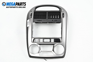 Централна конзола за Kia Cerato Hatchback I (03.2004 - 12.2009)