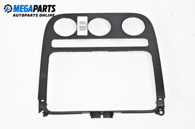 Централна конзола за Volkswagen Golf V Hatchback (10.2003 - 02.2009)