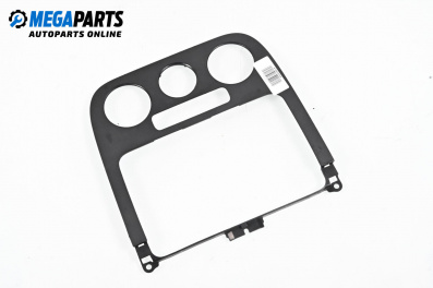 Централна конзола за Volkswagen Golf V Hatchback (10.2003 - 02.2009)