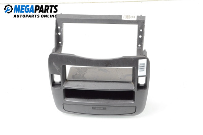 Централна конзола за Hyundai Trajet Minivan (03.2000 - 07.2008)