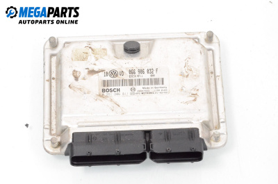 Компютър двигател за Volkswagen Passat IV Sedan B5.5 (10.2000 - 12.2005) 2.3 V5 4motion, 170 к.с., № Bosch 0 261 206 811