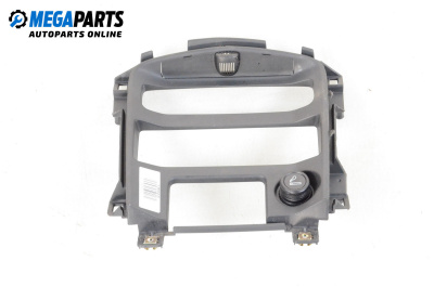 Централна конзола за Nissan Primera Hatchback III (01.2002 - 06.2007)