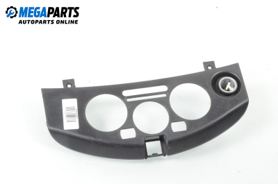 Централна конзола за Nissan Micra III Hatchback (01.2003 - 06.2010)