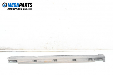 Праг за Volkswagen Passat V Variant B6 (08.2005 - 11.2011), 4+1 вр., комби, позиция: дясна