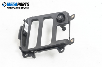 Централна конзола за Nissan Primera Sedan III (01.2002 - 06.2007)