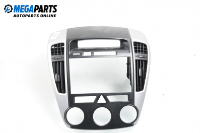 Централна конзола за Kia Cee'd Hatchback I (12.2006 - 12.2012)