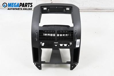 Централна конзола за Volkswagen Polo Hatchback IV (10.2001 - 12.2005)