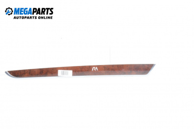 Интериорна лайсна за Audi A6 Avant C6 (03.2005 - 08.2011), 4+1 вр., комби