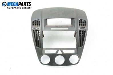 Централна конзола за Kia Cee'd Sportswagon I (09.2007 - 12.2012)