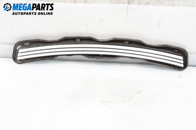 Решетка преден капак за Mercedes-Benz E-Class Sedan (W210) (06.1995 - 08.2003), седан, позиция: предна