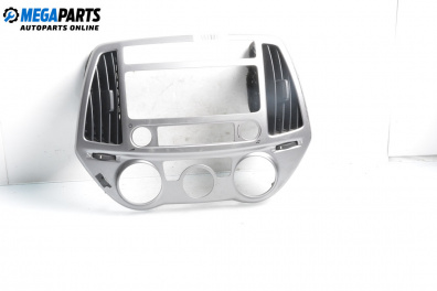 Централна конзола за Hyundai i20 Hatchback I (08.2008 - 12.2014)