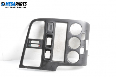 Централна конзола за Nissan Primera Hatchback II (06.1996 - 07.2002)