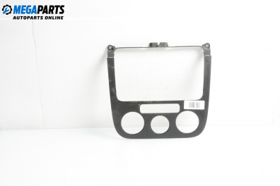 Централна конзола за Volkswagen Golf V Hatchback (10.2003 - 02.2009)