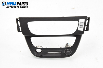 Централна конзола за Renault Megane III Hatchback (11.2008 - 12.2015)