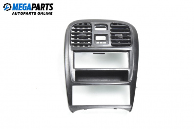 Централна конзола за Kia Magentis Sedan I (05.2001 - 01.2006)