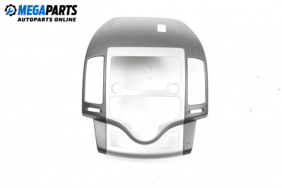 Централна конзола за Hyundai i30 Combi I (10.2007 - 06.2012)