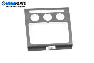 Централна конзола за Volkswagen Touran Minivan I (02.2003 - 05.2010)